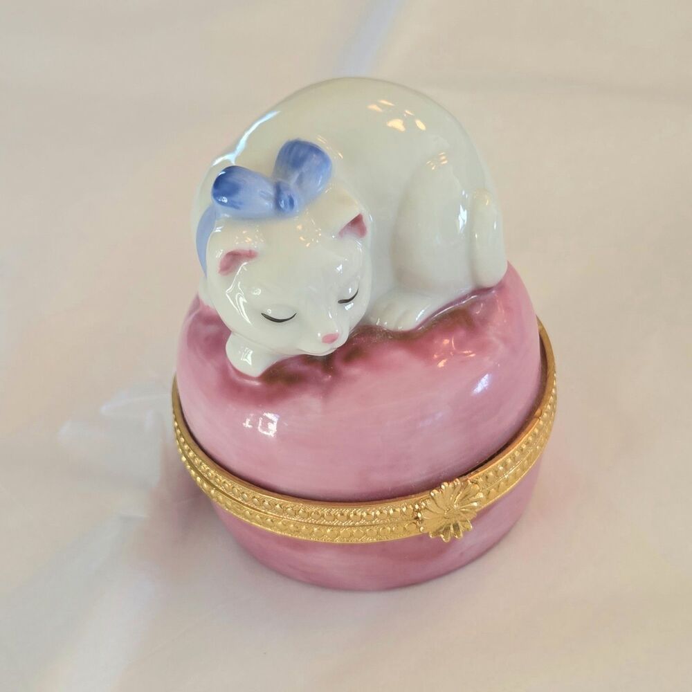Vintage Takahashi Sleeping Kitty Cat Hinged Trinket Pill Box Pink White Rare 2"